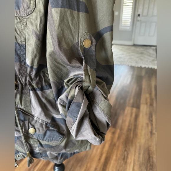 NWT - AMAZINGLY CUTE CAMO UTILITY JACKET WITH ZIP OFF HOOD - XL - Picture 4 of 12